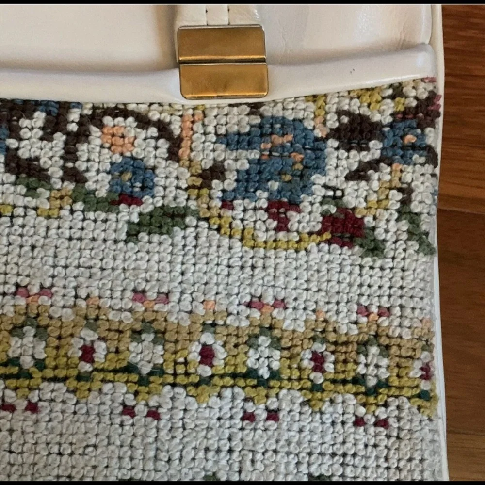Vintage 1960s Carpet Bag Needlepoint Floral Handbag - Picture 5 of 11